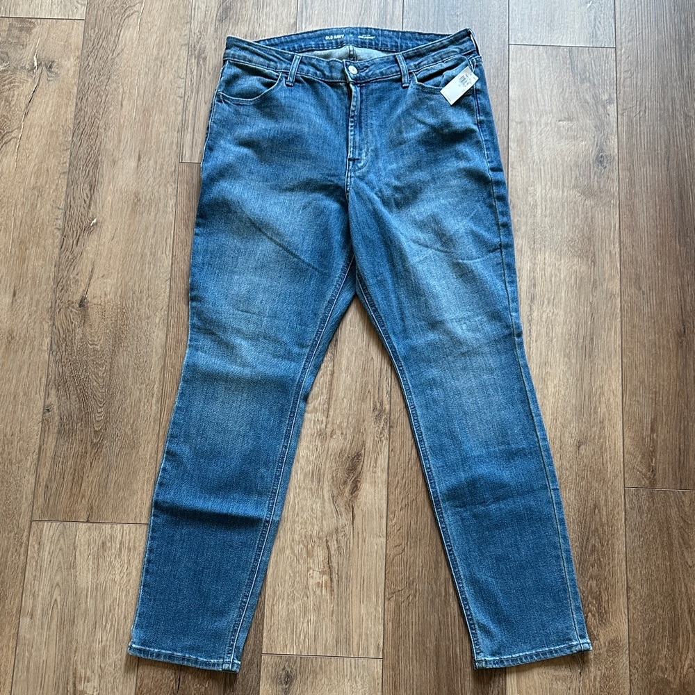 Women’s Old Navy High Rise Wow Straight Jeans in size 14